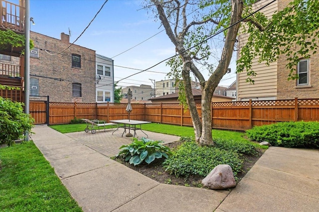 1023 N Hoyne Ave Unit 3B, Chicago, IL 60622 - fenced backyard featuring a patio area