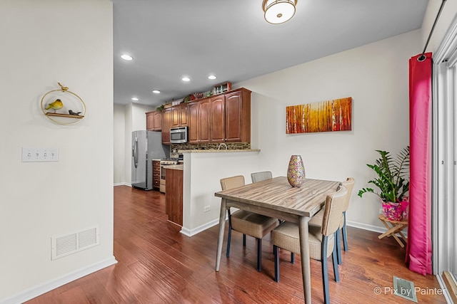 392 S Jade Ln, Round Lake, IL 60073 - dining space featuring dark wood-type flooring and recessed lighting