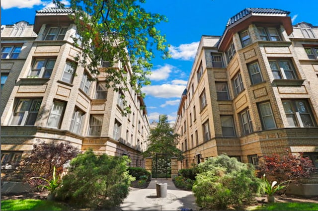 1366 W Greenleaf Ave Unit 3N, Chicago, IL 60626 - view of apartment building / complex