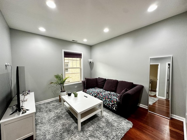 1366 W Greenleaf Ave Unit 3N, Chicago, IL 60626 - living area with wood finished floors and recessed lighting