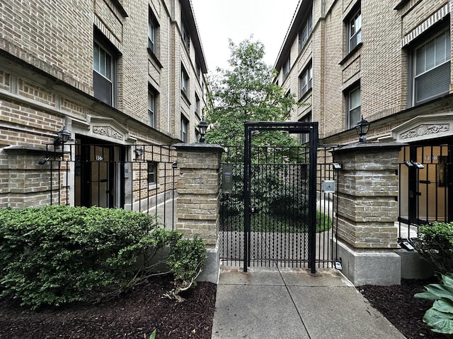 1366 W Greenleaf Ave Unit 3N, Chicago, IL 60626 - view of gate