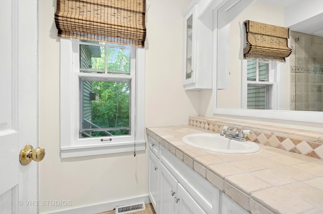 406 E Tower Dr, Tower Lakes, IL 60010 - bathroom featuring vanity