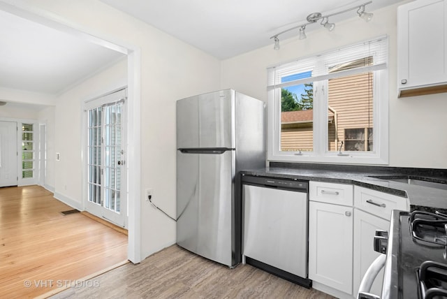 406 E Tower Dr, Tower Lakes, IL 60010 - kitchen with stainless steel appliances, light wood finished floors, white cabinetry, dark countertops, and ornamental molding