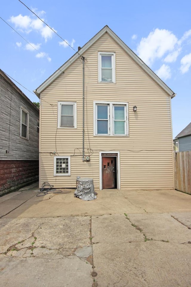 10445 S S Ave H, Chicago, IL 60617 - back of house with a patio