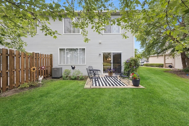 1834 N Wentworth Cir, Romeoville, IL 60446 - back of property with a patio
