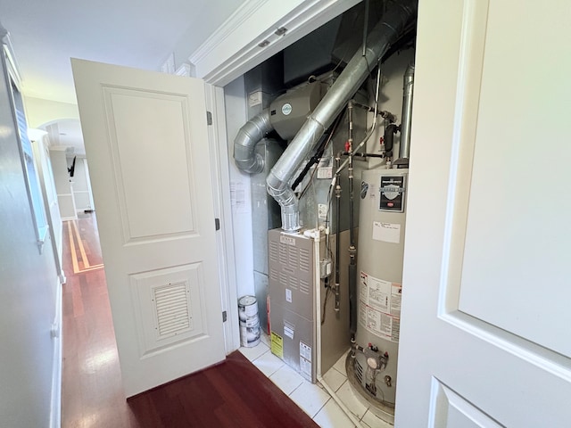 818 W Aldine Ave Unit 3, Chicago, IL 60657 - utilities with water heater