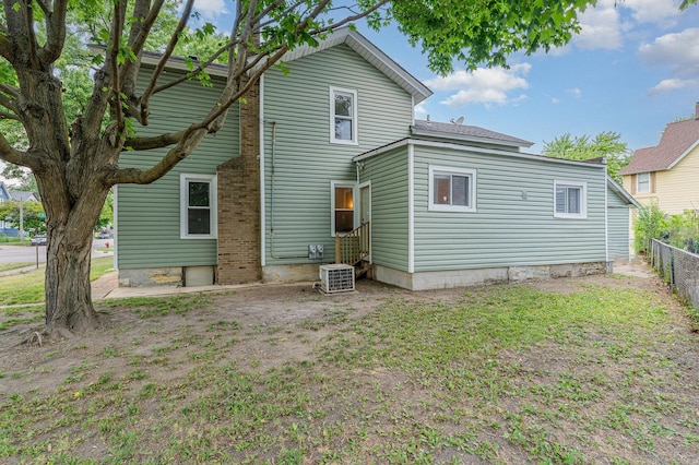 528 E Benton St, Aurora, IL 60505 - rear view of house