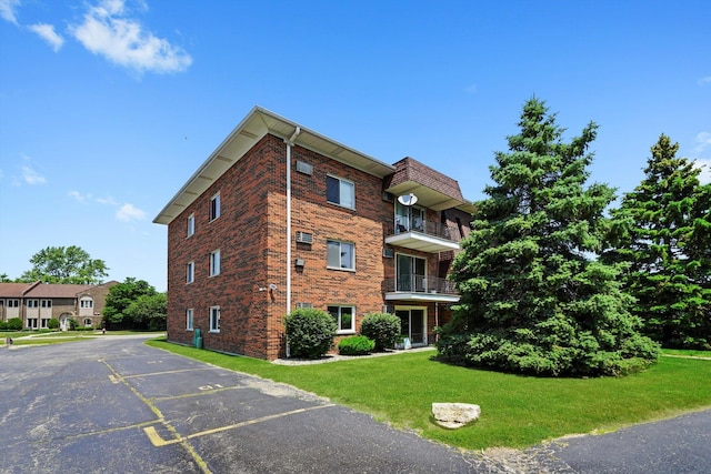 5701 W 129th St Unit 2B, Crestwood, IL 60418 - view of building exterior featuring uncovered parking
