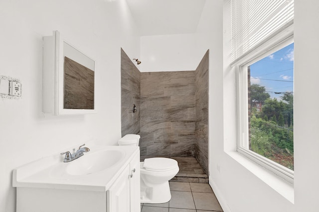 2638 W Adams St, Chicago, IL 60612 - bathroom with vanity, tiled shower, plenty of natural light, and tile patterned flooring