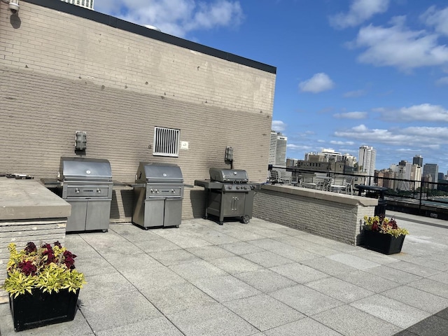 253 E Delaware Pl Unit 8F, Chicago, IL 60611 - view of patio / terrace featuring area for grilling and a city view