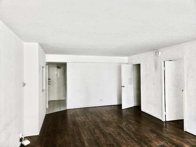 253 E Delaware Pl Unit 8F, Chicago, IL 60611 - empty room featuring wood finished floors and a smoke detector