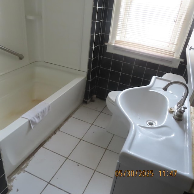 7741 S Indiana Ave, Chicago, IL 60619 - bathroom featuring tile patterned floors, shower / tub combination, and tile walls