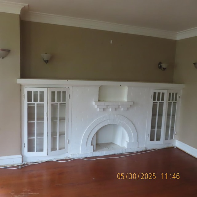 7741 S Indiana Ave, Chicago, IL 60619 - detailed view of crown molding and wood finished floors
