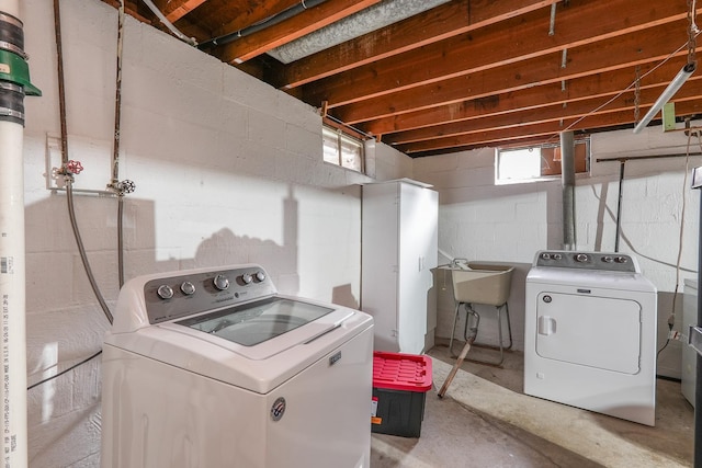 620 Edwin Dr, Bourbonnais, IL 60914 - laundry area with washer and dryer