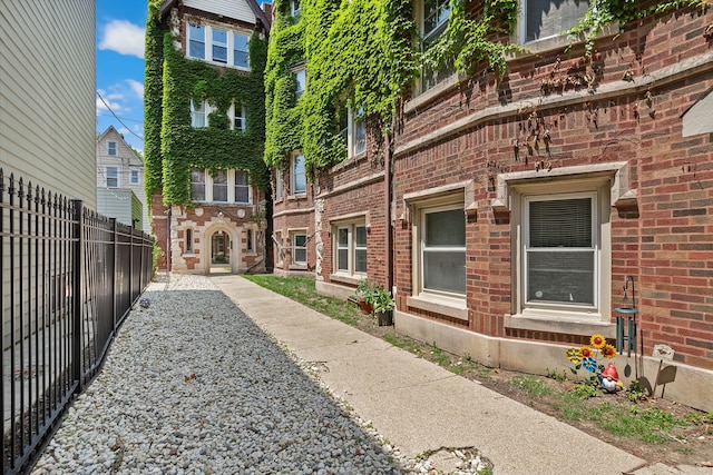 2438 N Hamlin Ave Unit 3D, Chicago, IL 60647 - view of yard