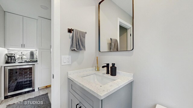 3425 Woodlawn Ave, Gurnee, IL 60031 - bathroom featuring beverage cooler, vanity, and backsplash