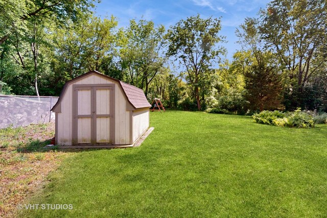 3425 Woodlawn Ave, Gurnee, IL 60031 - back of house featuring a shed and a yard