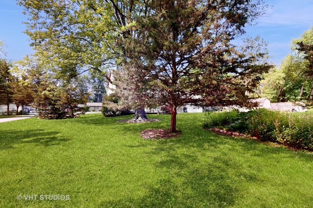 3425 Woodlawn Ave, Gurnee, IL 60031 - view of grassy yard