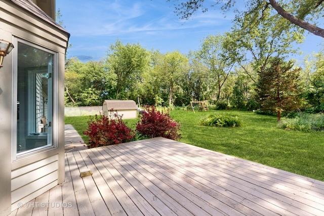 3425 Woodlawn Ave, Gurnee, IL 60031 - deck with a lawn