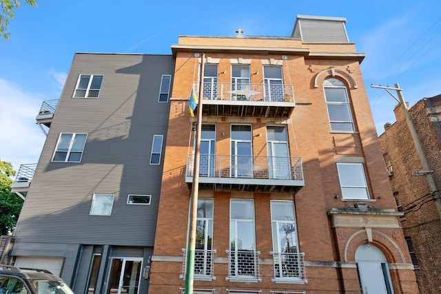 2411 W Walton St Unit 2B, Chicago, IL 60622 - view of apartment building / complex