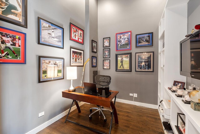 2411 W Walton St Unit 2B, Chicago, IL 60622 - office featuring dark wood-type flooring and baseboards