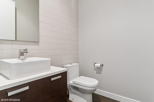 1718 W Le Moyne St Unit 1, Chicago, IL 60622 - bathroom featuring vanity, tile walls, wood finished floors, and decorative backsplash