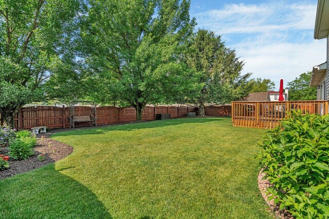 512 Creekside Cir, Minooka, IL 60447 - fenced backyard featuring a deck