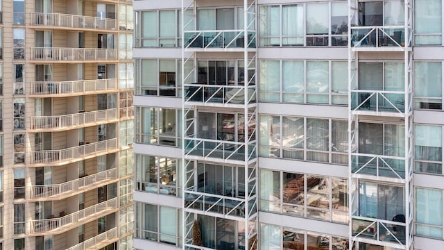 653 N Kingsbury St Unit 1707, Chicago, IL 60654 - view of apartment building / complex