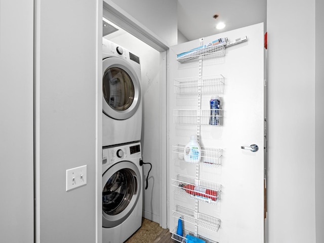 653 N Kingsbury St Unit 1707, Chicago, IL 60654 - laundry area with stacked washer and clothes dryer