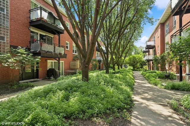 6427 N Damen Ave Unit 1E, Chicago, IL 60645 - view of property's community