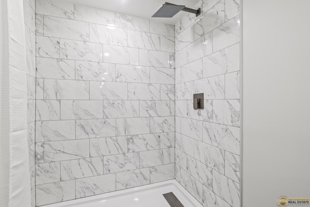 8207 S Laflin St, Chicago, IL 60620 - bathroom featuring tiled shower