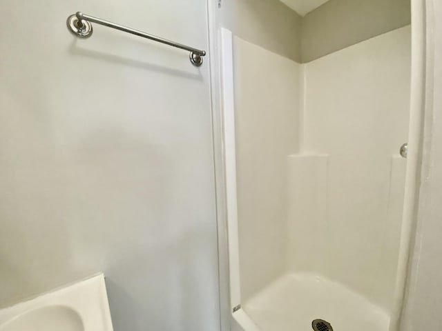 456 Tomahawk St, Park Forest, IL 60466 - full bathroom featuring a shower