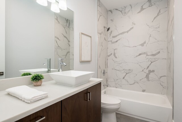 1415 W Walton St Unit 3, Chicago, IL 60642 - bathroom with vanity and tub / shower combination