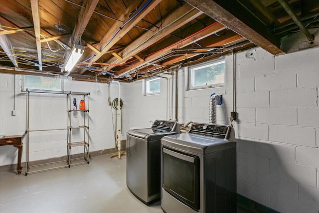 32 Greencroft Dr, Champaign, IL 61821 - laundry area featuring separate washer and dryer