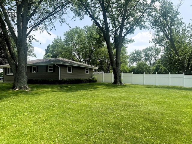 1517 Juniper Ln, Machesney Park, IL 61115 - view of yard