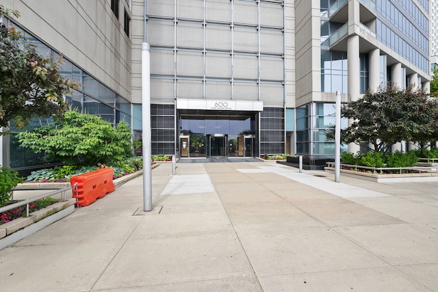 600 N Lake Shore Dr Unit 814, Chicago, IL 60611 - property entrance featuring concrete driveway and a carport