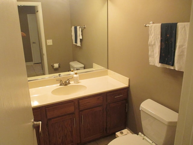 865 N Tamarac Blvd, Addison, IL 60101 - bathroom with toilet and vanity