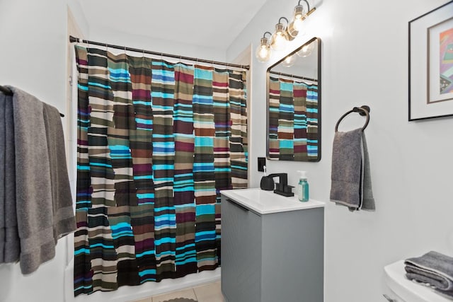 555 Elmwood Ave Unit 1, Evanston, IL 60202 - full bath featuring vanity and shower / bath combo with shower curtain