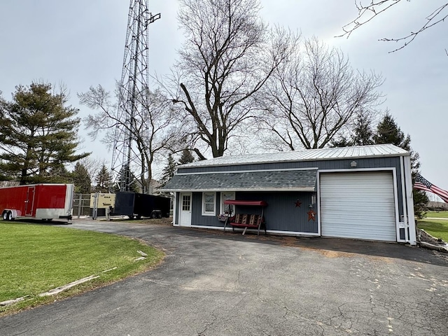 1112 W Wilmington-Peotone Rd, Peotone, IL 60468 - garage with driveway