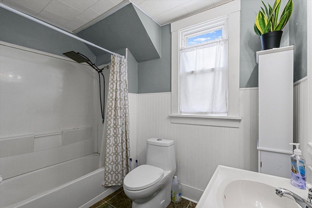 103 S Locust St, Loda, IL 60948 - full bathroom featuring wainscoting and shower / tub combo
