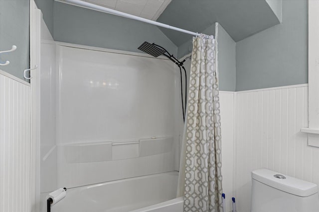 103 S Locust St, Loda, IL 60948 - full bath featuring shower / tub combo and a wainscoted wall