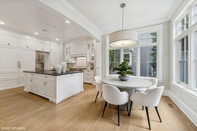 606 S Washington St, Hinsdale, IL 60521 - dining area featuring light wood-style flooring, ornamental molding, and recessed lighting