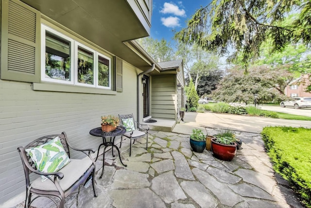 1311 E Woodford Pl, Arlington Heights, IL 60004 - view of patio / terrace