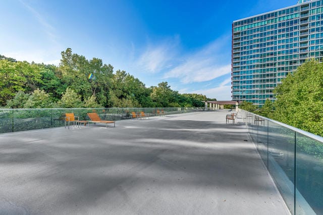 9655 Woods Dr Unit 1009, Skokie, IL 60077 - surrounding community