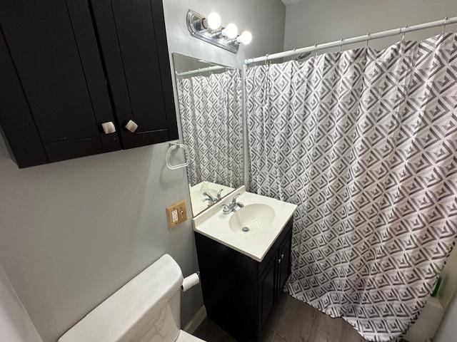 420 Wabash St, Wilmington, IL 60481 - bathroom featuring vanity and a shower with curtain