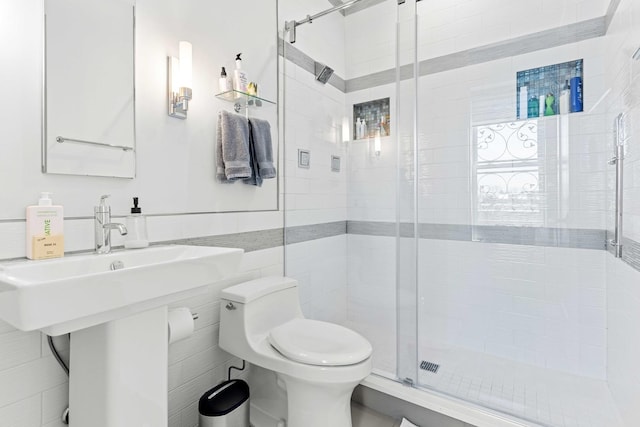 1420 W Fulton St, Chicago, IL 60607 - full bath with tile walls and a shower stall