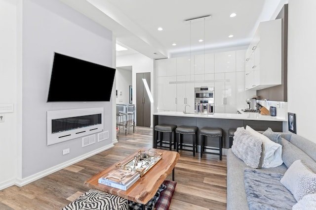 1420 W Fulton St, Chicago, IL 60607 - living area featuring light wood finished floors and recessed lighting