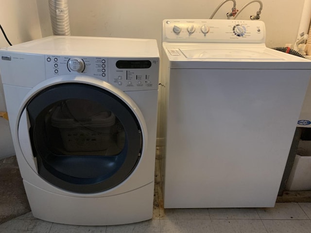 4520 N Austin Ave, Chicago, IL 60630 - washroom featuring washer and dryer