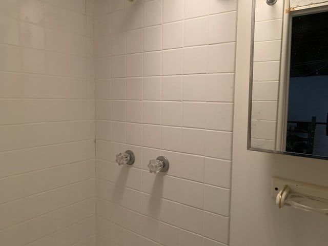 4520 N Austin Ave, Chicago, IL 60630 - bathroom view of tiled shower