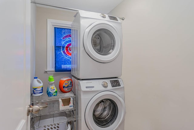 324 N Prospect Dr, Round Lake Park, IL 60073 - laundry room featuring stacked washer / dryer
